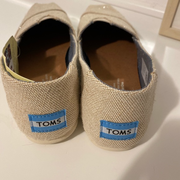 Toms Loafers -Light Creme Shimmer Brand New Size 6 - Picture 6 of 10